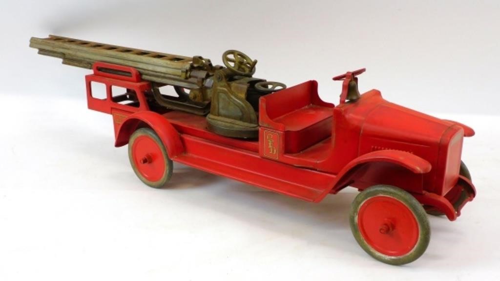 BUDDY L AERIAL FIRE TRUCK.