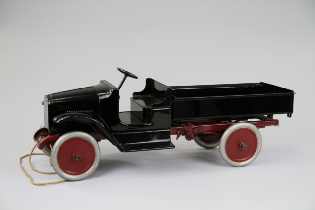 BUDDY 'L' CHAIN DRIVE DUMP TRUCK C.