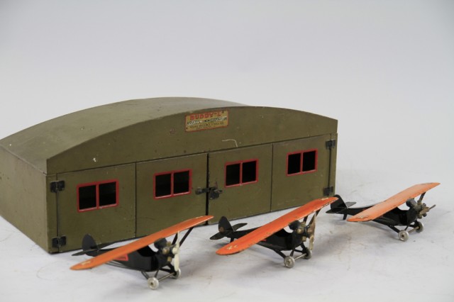 BUDDY 'L' HANGAR WITH AIRPLANES