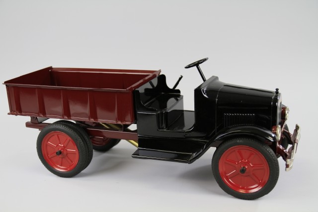 BUDDY 'L' HYDRAULIC DUMP TRUCK C.