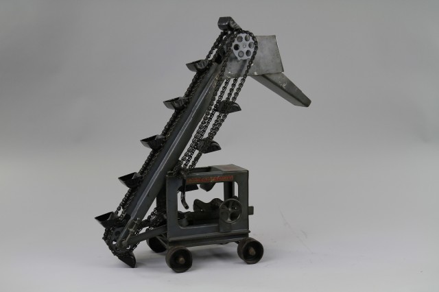 BUDDY 'L' SAND LOADER C. late