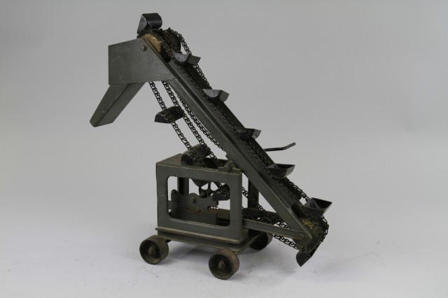 BUDDY 'L' SAND LOADER C. late