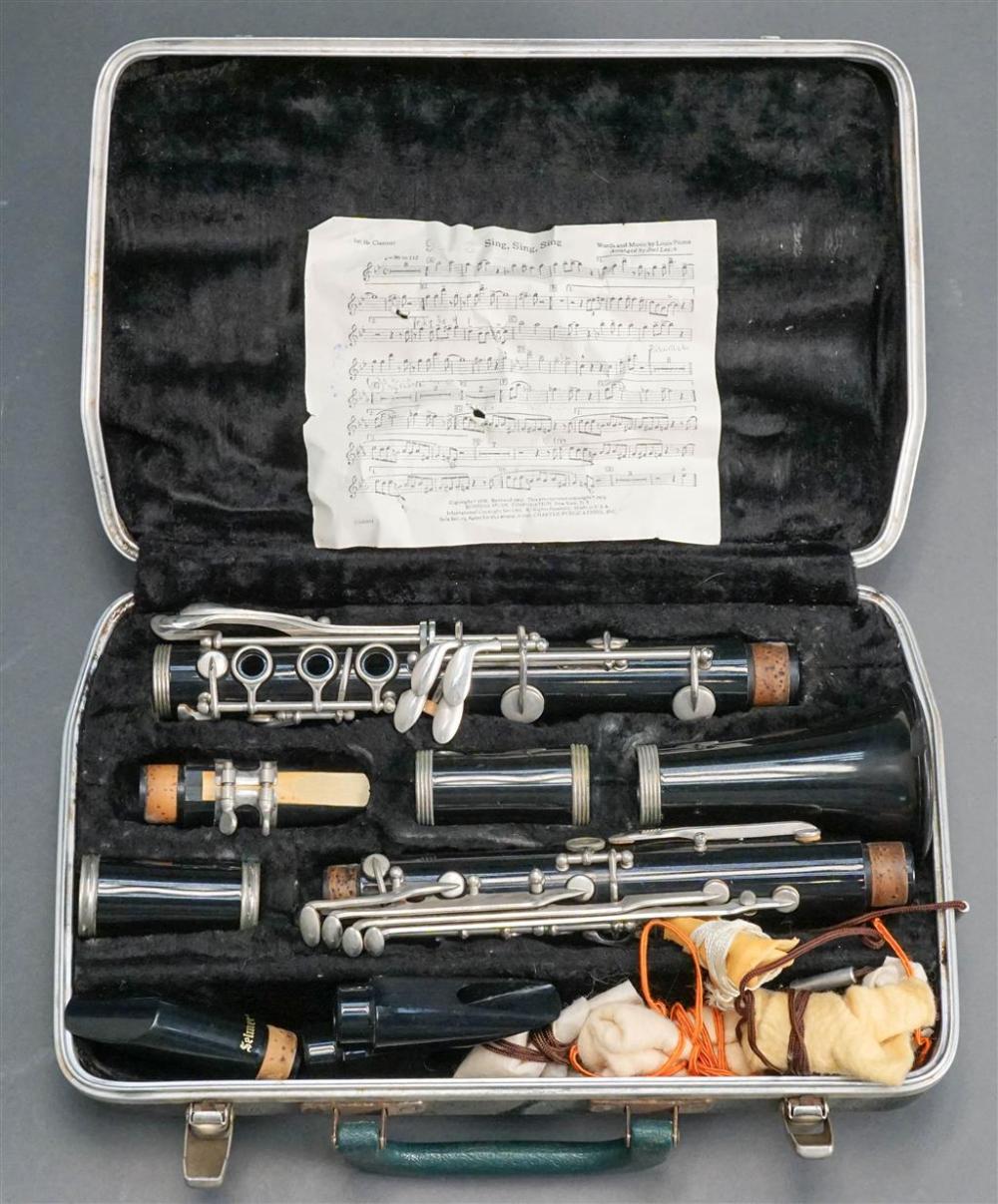BUESCHER EBONIZED CLARINET IN