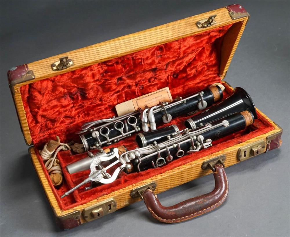 BUNDY CLARINET WITH CASEBundy