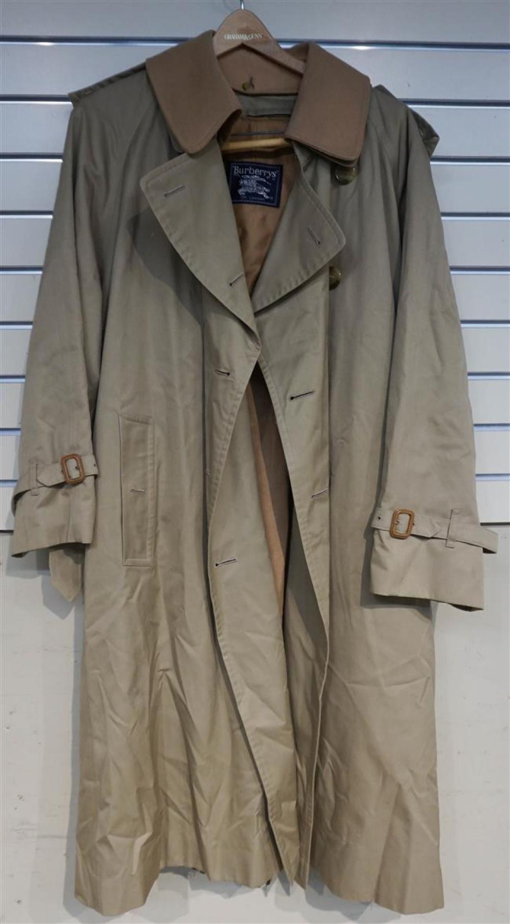 BURBERRY'S GENTLEMANS TRENCH COAT