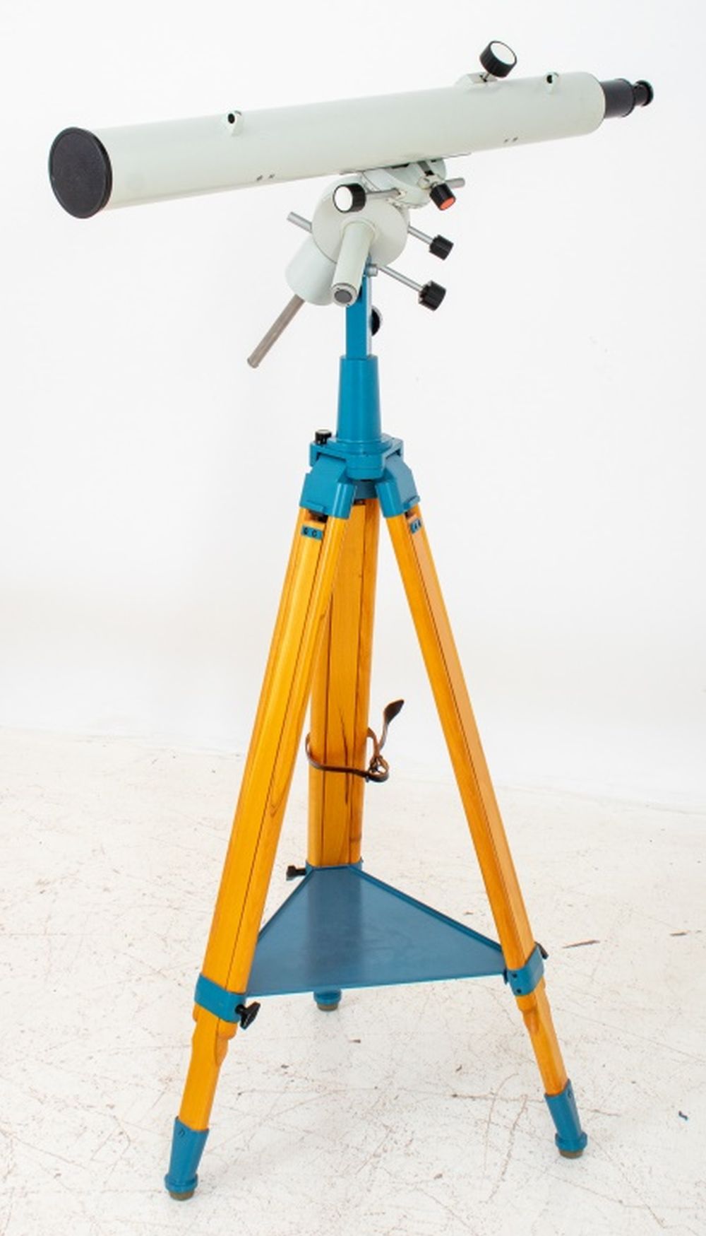 BUSHNELL 150 POWER TELESCOPE WITH