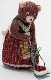 BUSY HOUSEKEEPER BEARBusy Hous