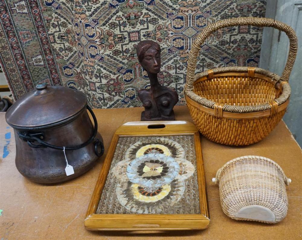 BUTTERFLY WING-MOUNTED TRAY,