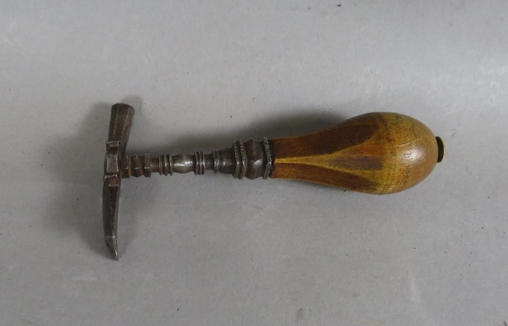 BUTTON HOLE CLAW HAMMERca. 18th