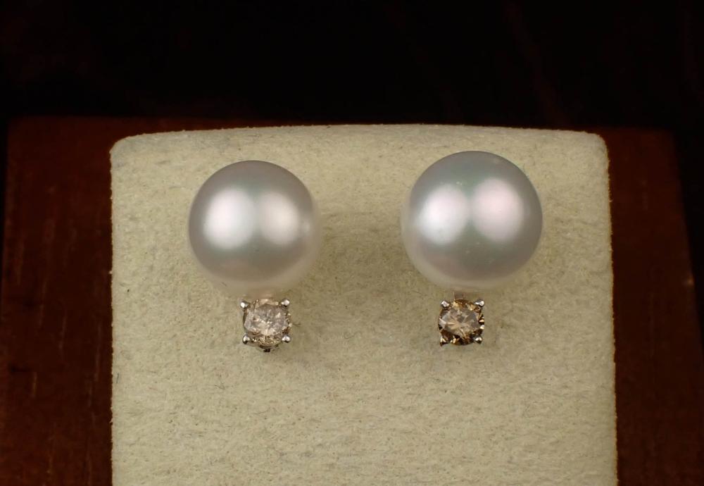 BUTTON PEARL AND CHAMPAGNE