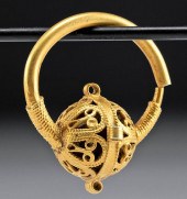 BYZANTINE GOLD EARRING W/ FILI