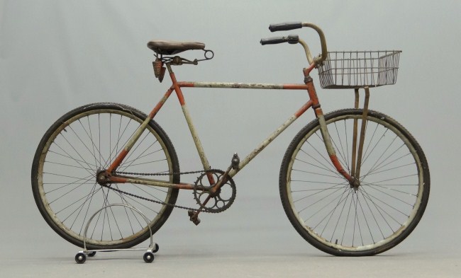 C. 1900 G. E. Nash ''Walnut''