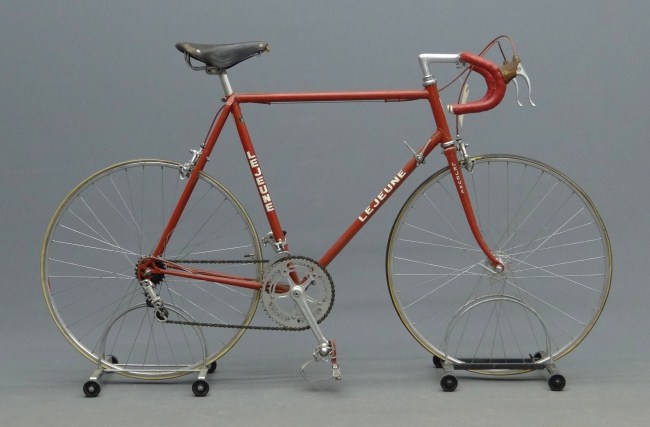 c. 1975 Le Jeune 24'' frame light