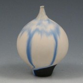 Cabat Feelie in white with blu
