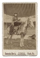 CABINET CARD PHOTO OF NETTIE L