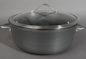 CALPHALON COVERED POT, DIAMETE