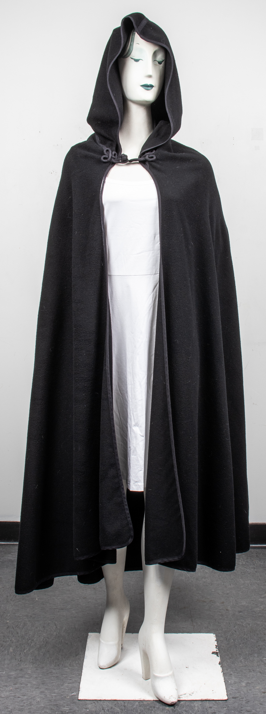 CALVIN KLEIN BLACK HOODED CAPE /
