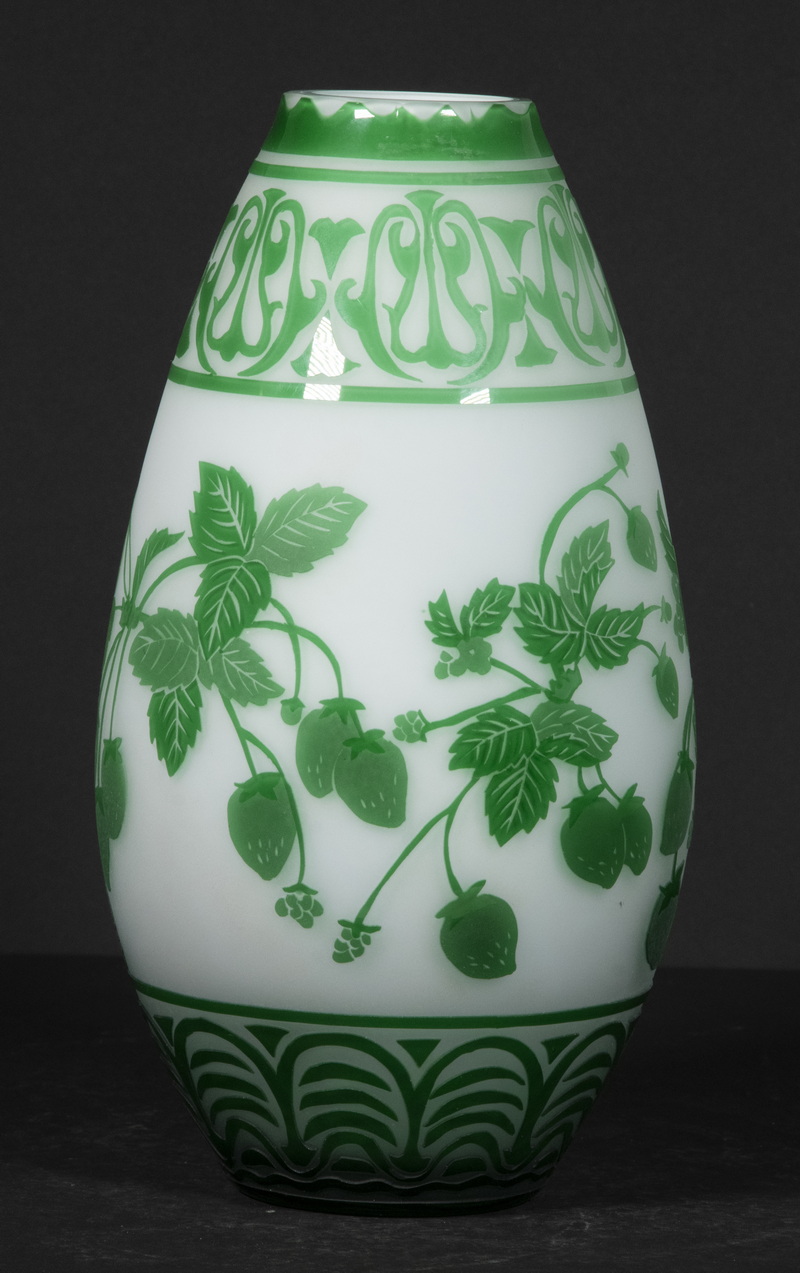 CAMEO ART GLASS VASE Reproduction