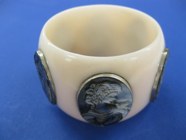 Cameo Bracelet six oval carved