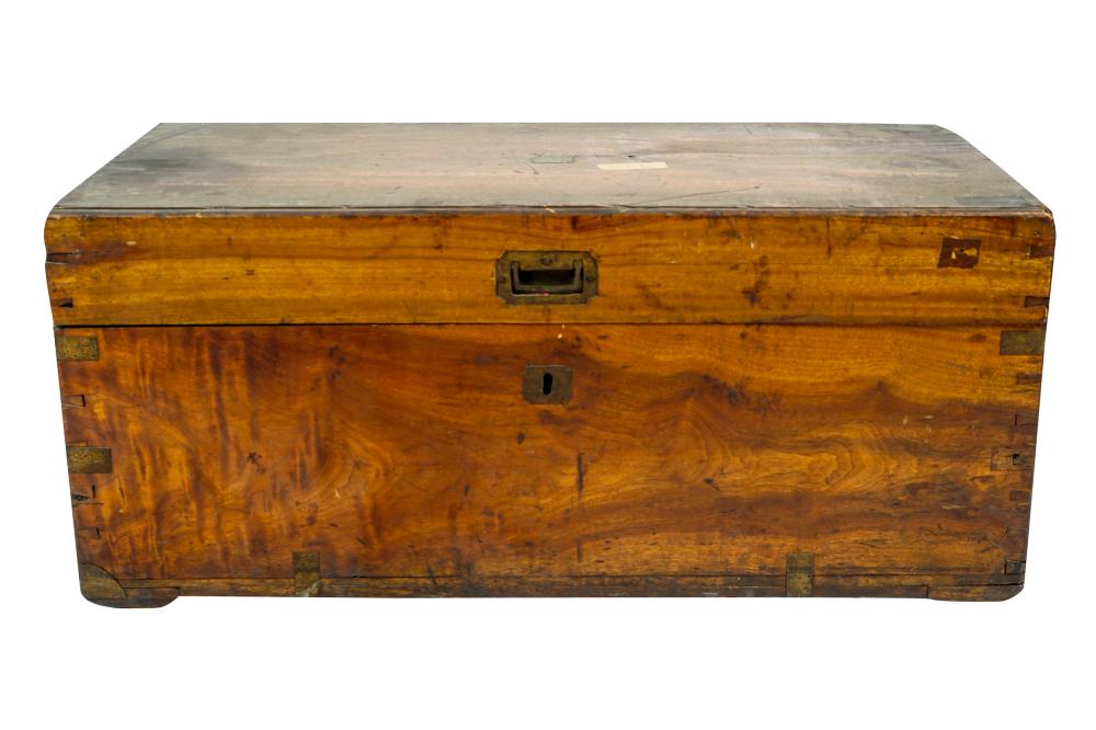 CAMPAIGN TRUNKwith bail handles