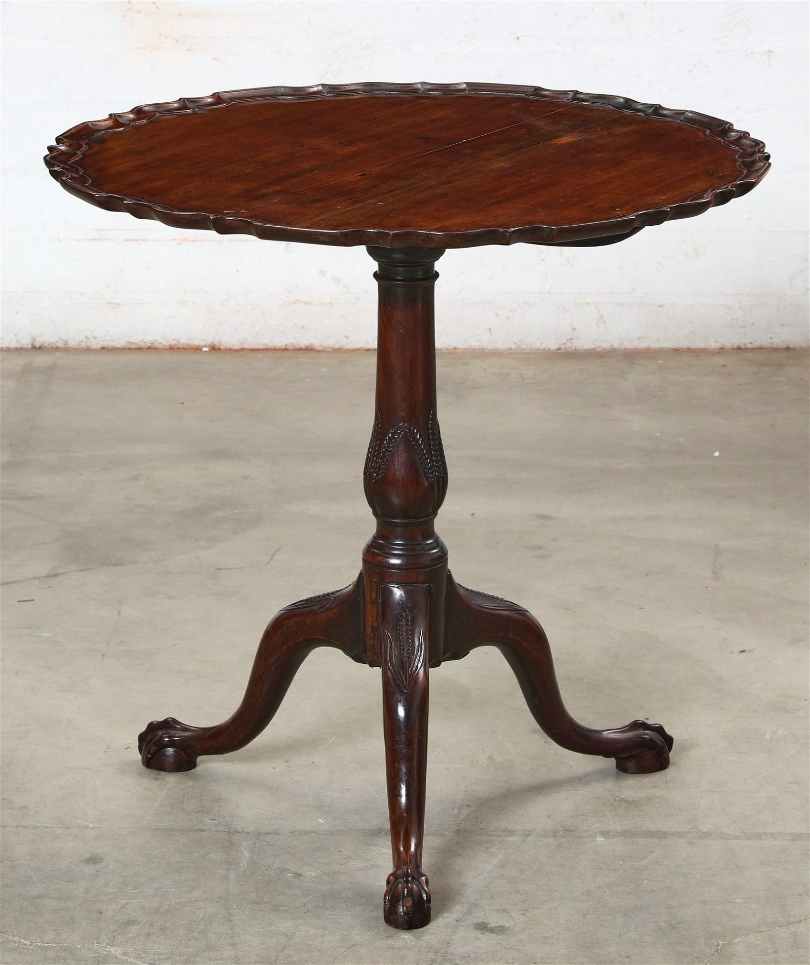 CANADIAN CHIPPENDALE STYLE TILT TOP