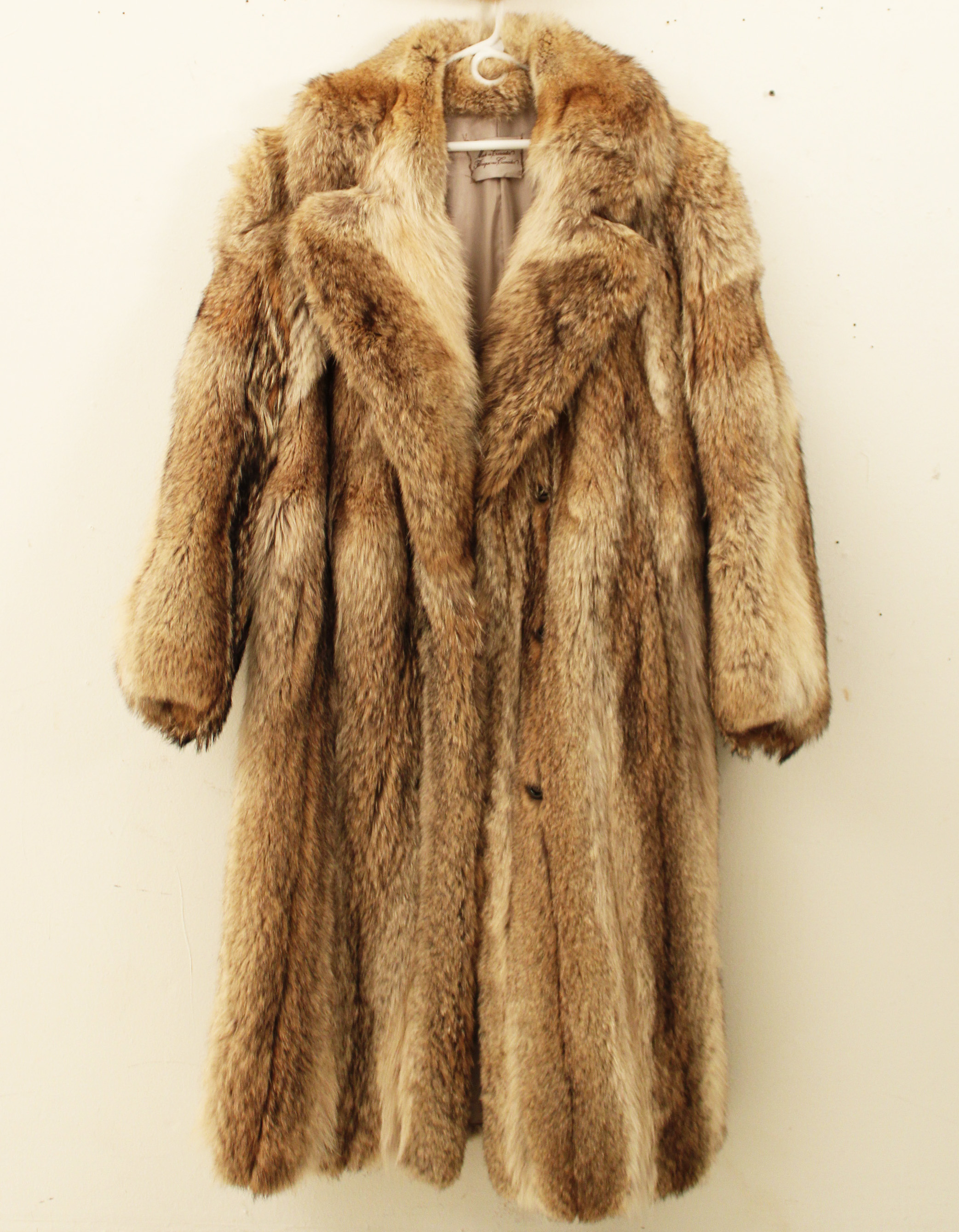 CANADIAN COYOTE FULL LENGTH FUR