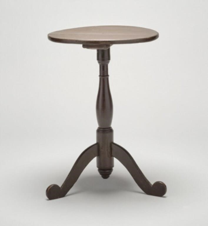 CANDLESTANDA finely turned tripod