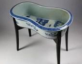 CANTON BIDET IN EBONIZED WOOD