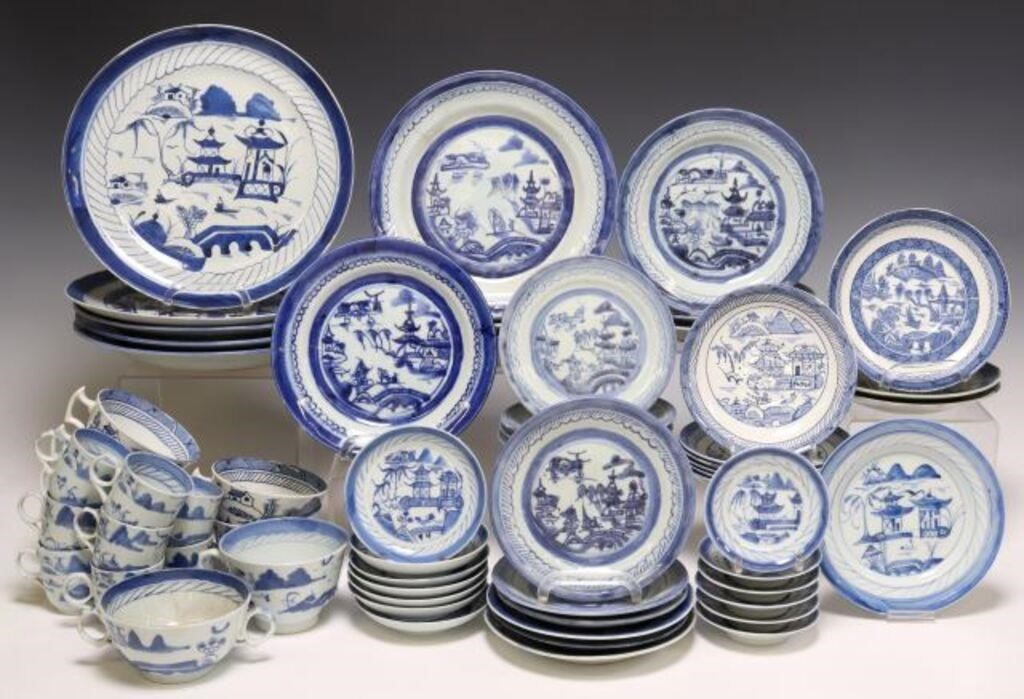 CANTON EXPORT PORCELAIN TABLE