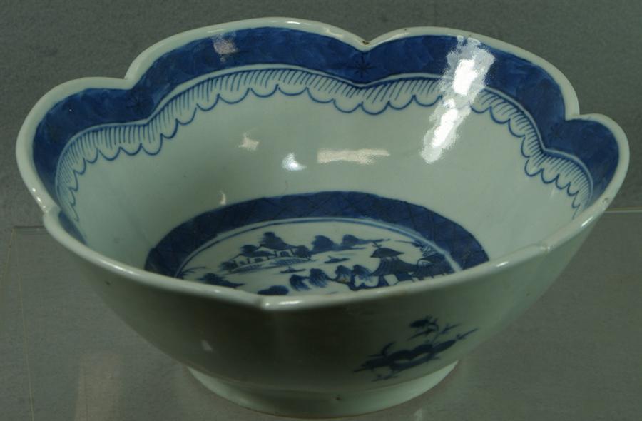Canton round scalloped bowl, 8 1/2"