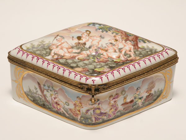 Capo di Monte lidded casket;