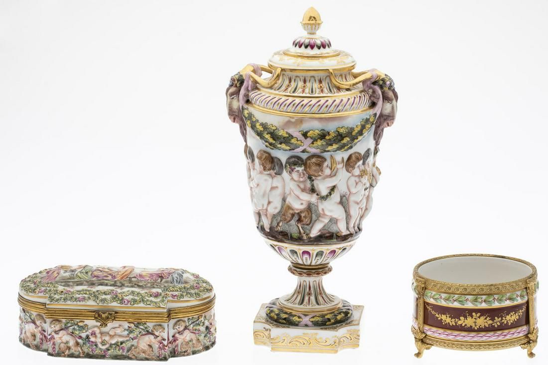 CAPO DI MONTE URN AND BOX AND A