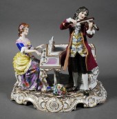 CAPODIMONTE FIGURINE WOMAN PLA