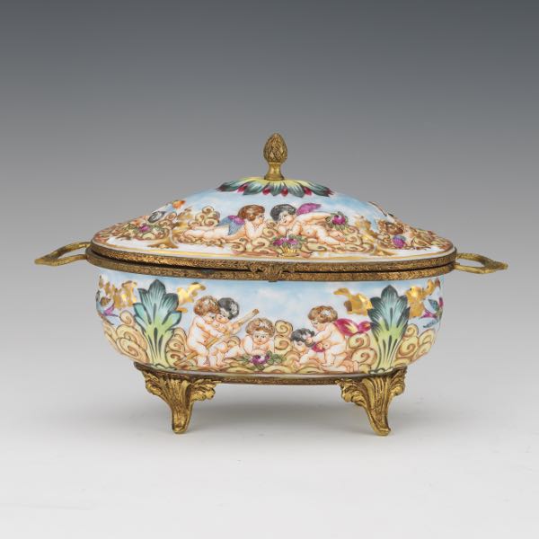 CAPODIMONTE PORCELAIN CASKET 6" x