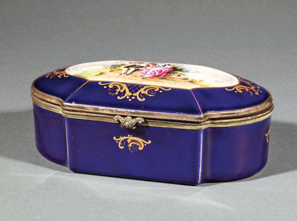 CAPODIMONTE-STYLE PORCELAIN DRESSER