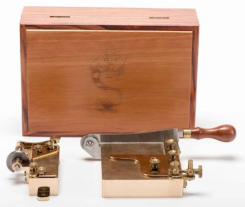CARD TRIMMER AND CORNER