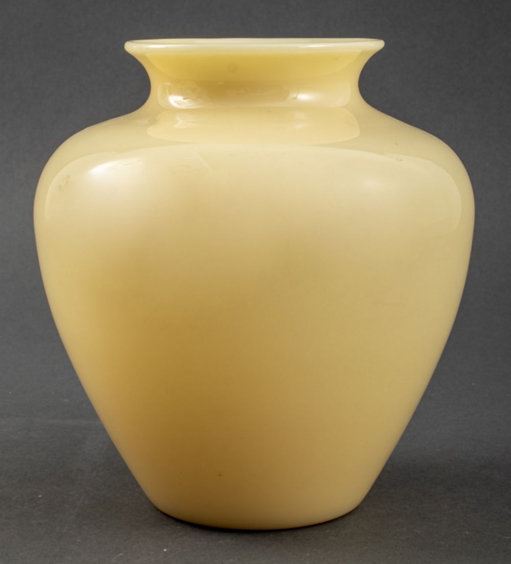 CARDER STEUBEN ALABASTER GLASS VASE