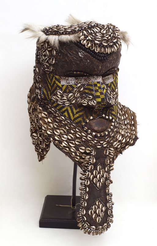 CARVED AFRICAN KUBA BWOOM MASK