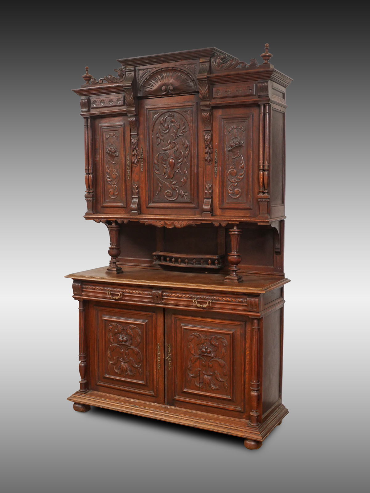 CARVED CARVED OAK STEPBACK