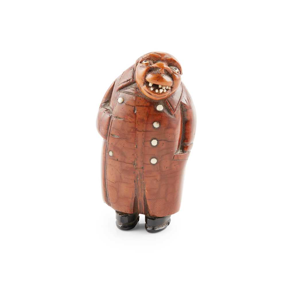 CARVED COQUILLA NUT CHARACTER SNUFF