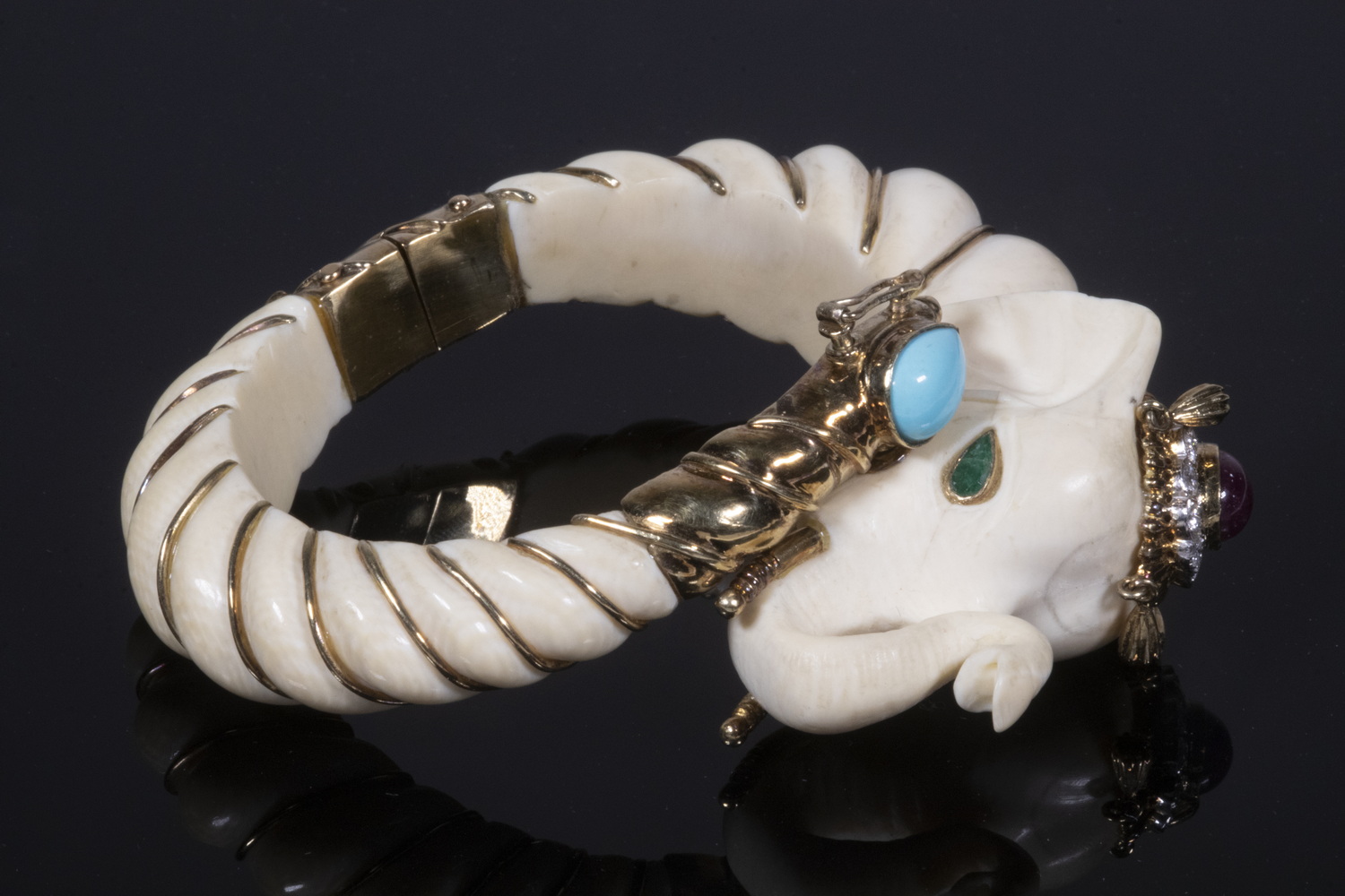 CARVED ELEPHANT BRACELET Carved 14K