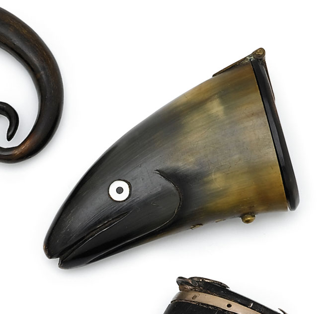 Carved horn snuff mull    19th