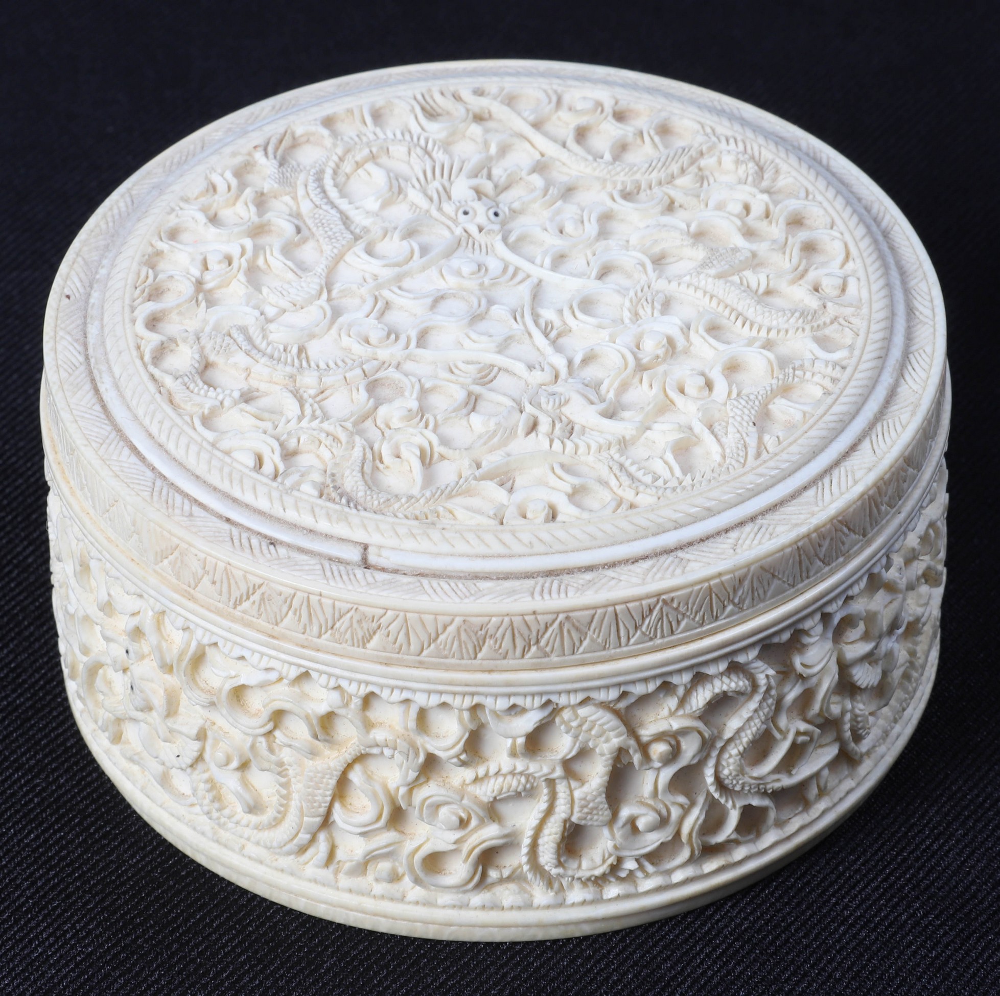 Carved ivory dragon powder box,