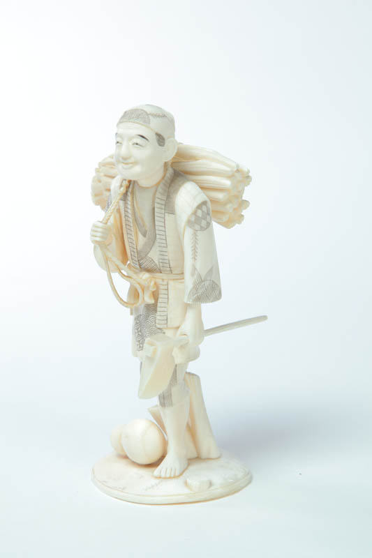 CARVED IVORY FIGURE.  Japan  late