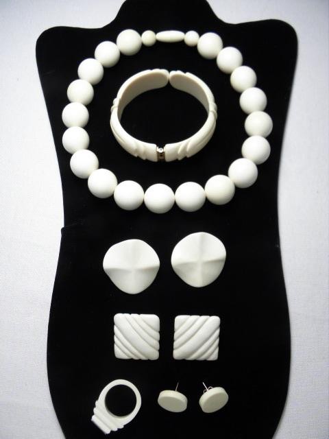 Carved ivory jewelry nine pieces
