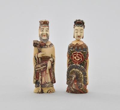 Carved Ivory King & Queen Snuff