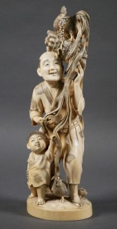 CARVED IVORY MAN WITH ONAGADOR