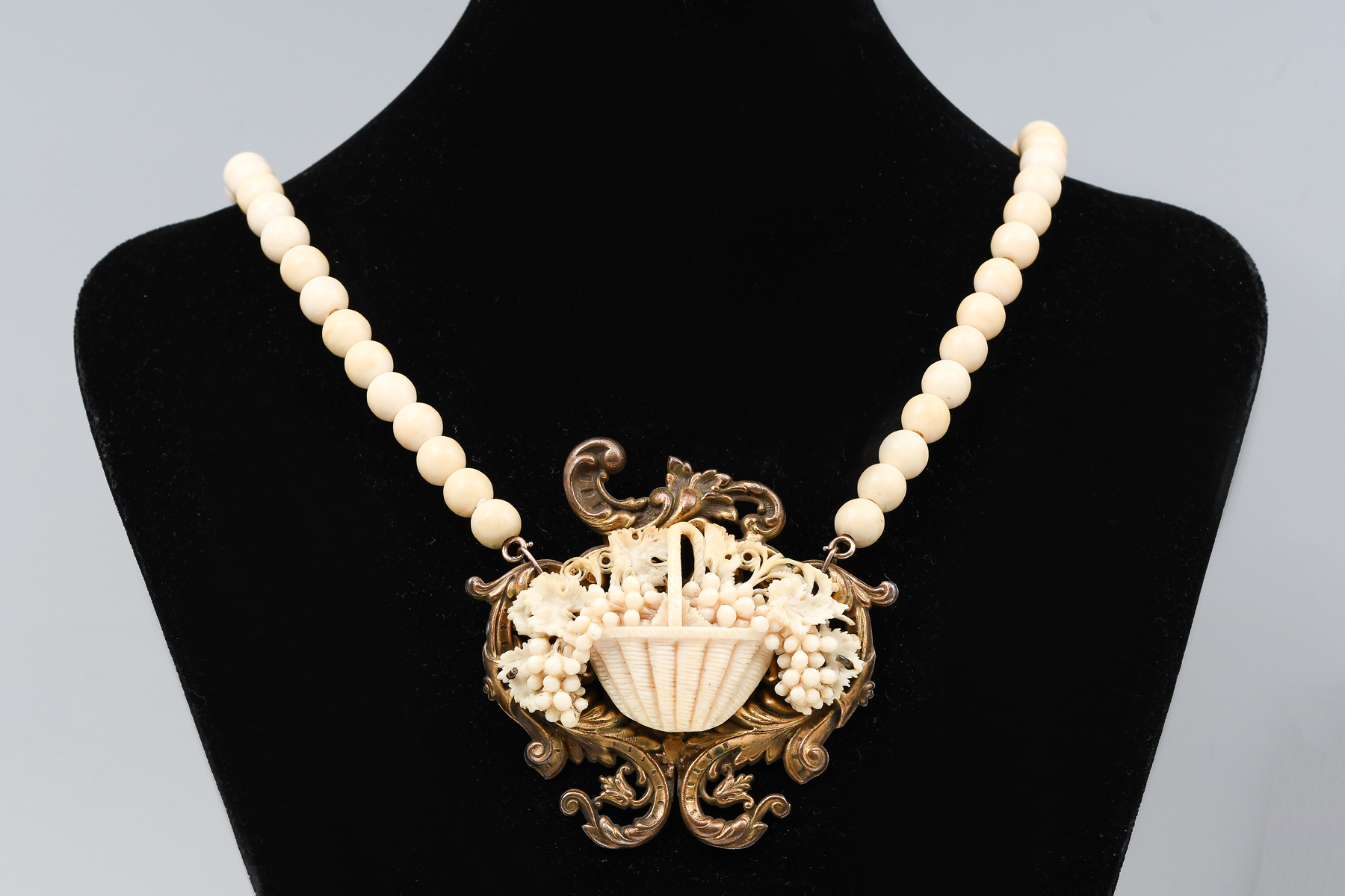 CARVED IVORY? NECKLACE: Beaded