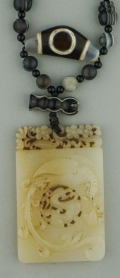 CARVED JADE PENDANT ON AGATE N