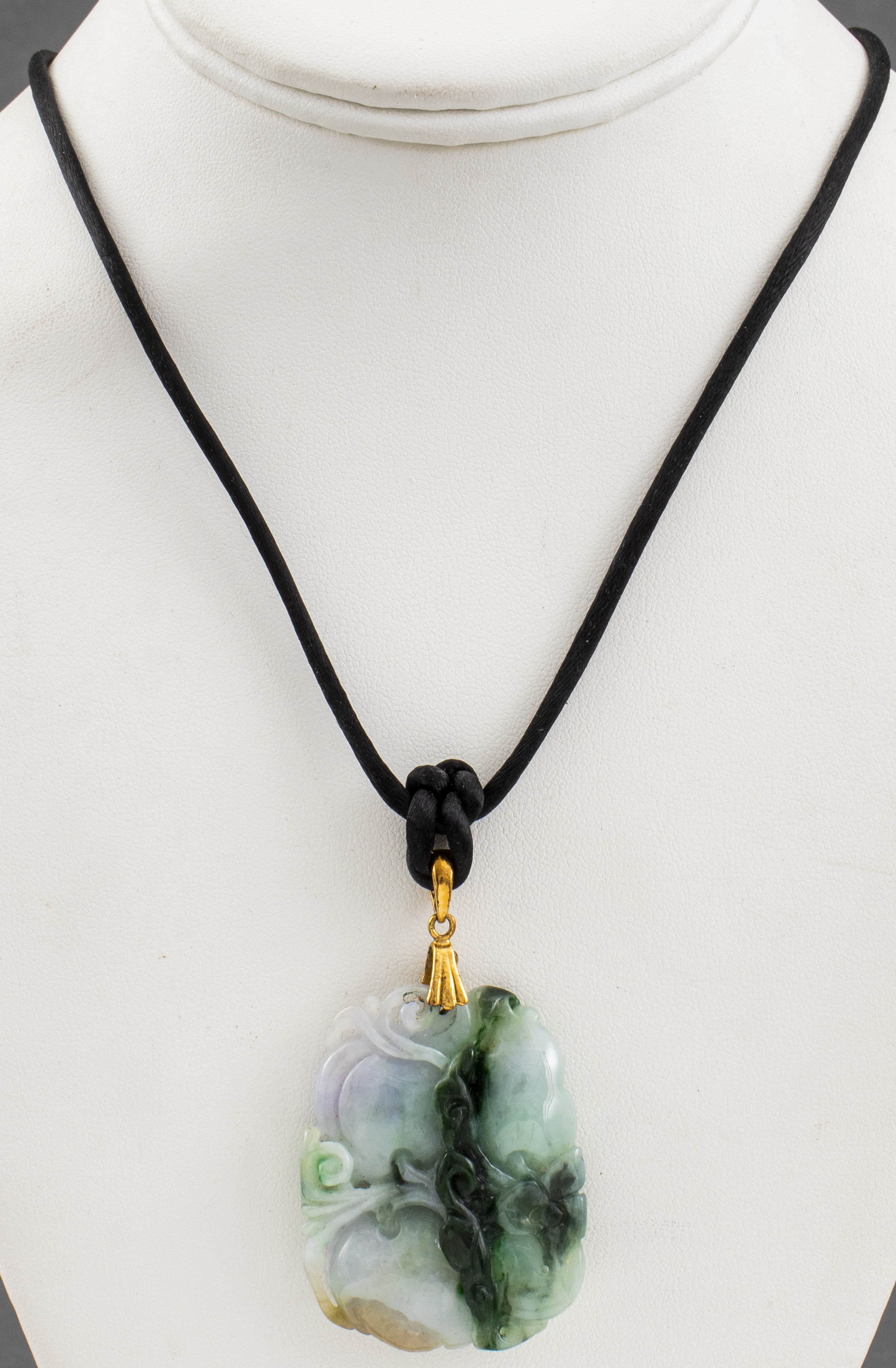 CARVED JADE PENDANT W/18K BAIL CORD
